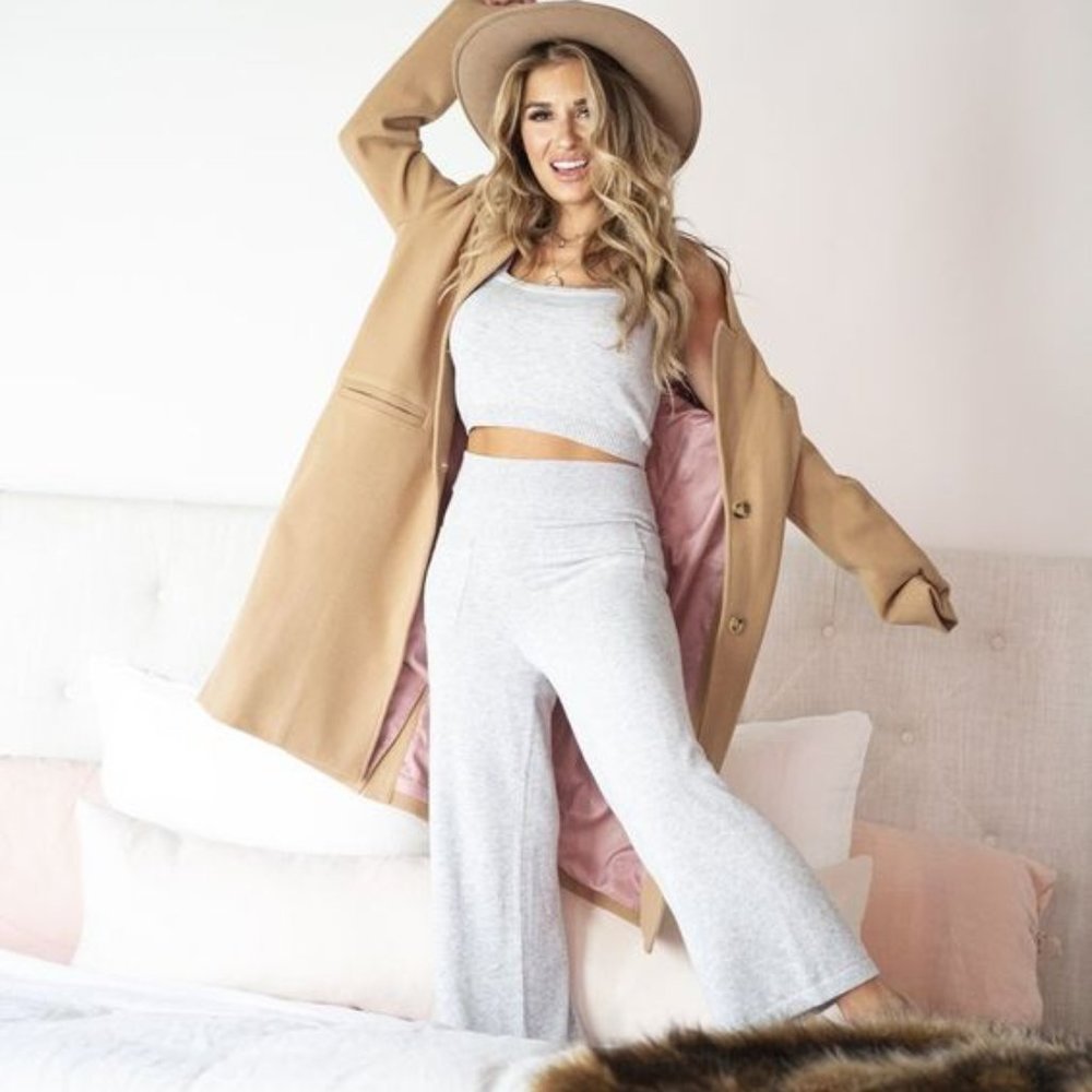 Kittenish Aniston Light Gray Set